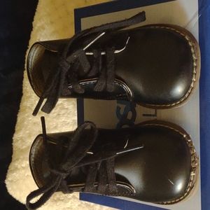 Black Hardbottom-Walker shoes-size 3.5 wide